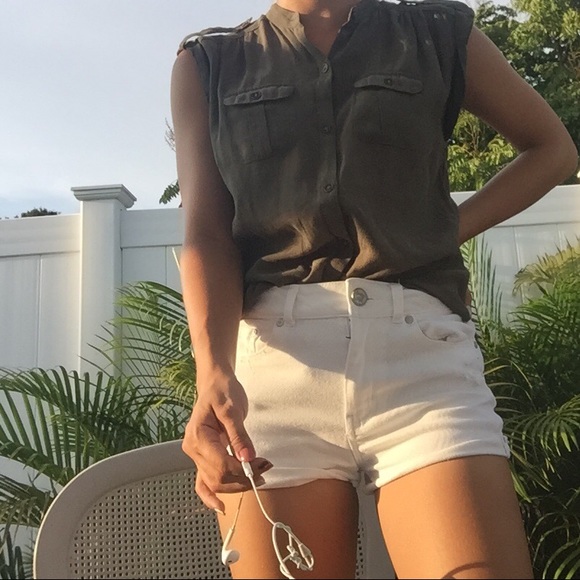 OLIVE BUTTON DOWN POCKET BLOUSE - Picture 4 of 4